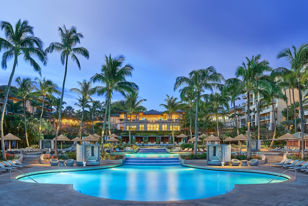 Ritz Carlton Kapalua Outdoor Pool - one of the best honeymoon resorts in hawaii