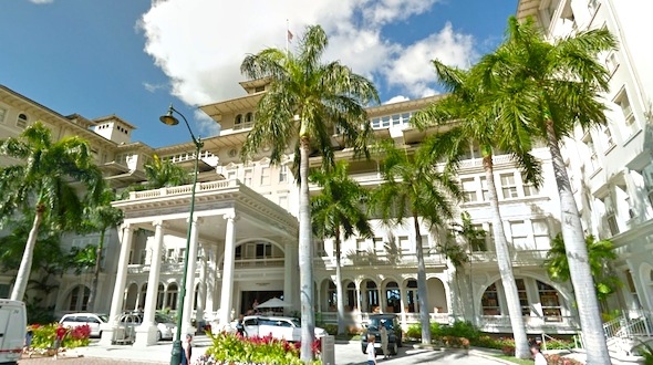 Looking up at the grand entrance to the Moana Surfrider