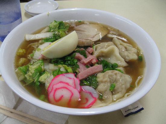 A bowl of saimin soup