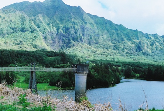 Nuuanu reservoir with mountains in the background