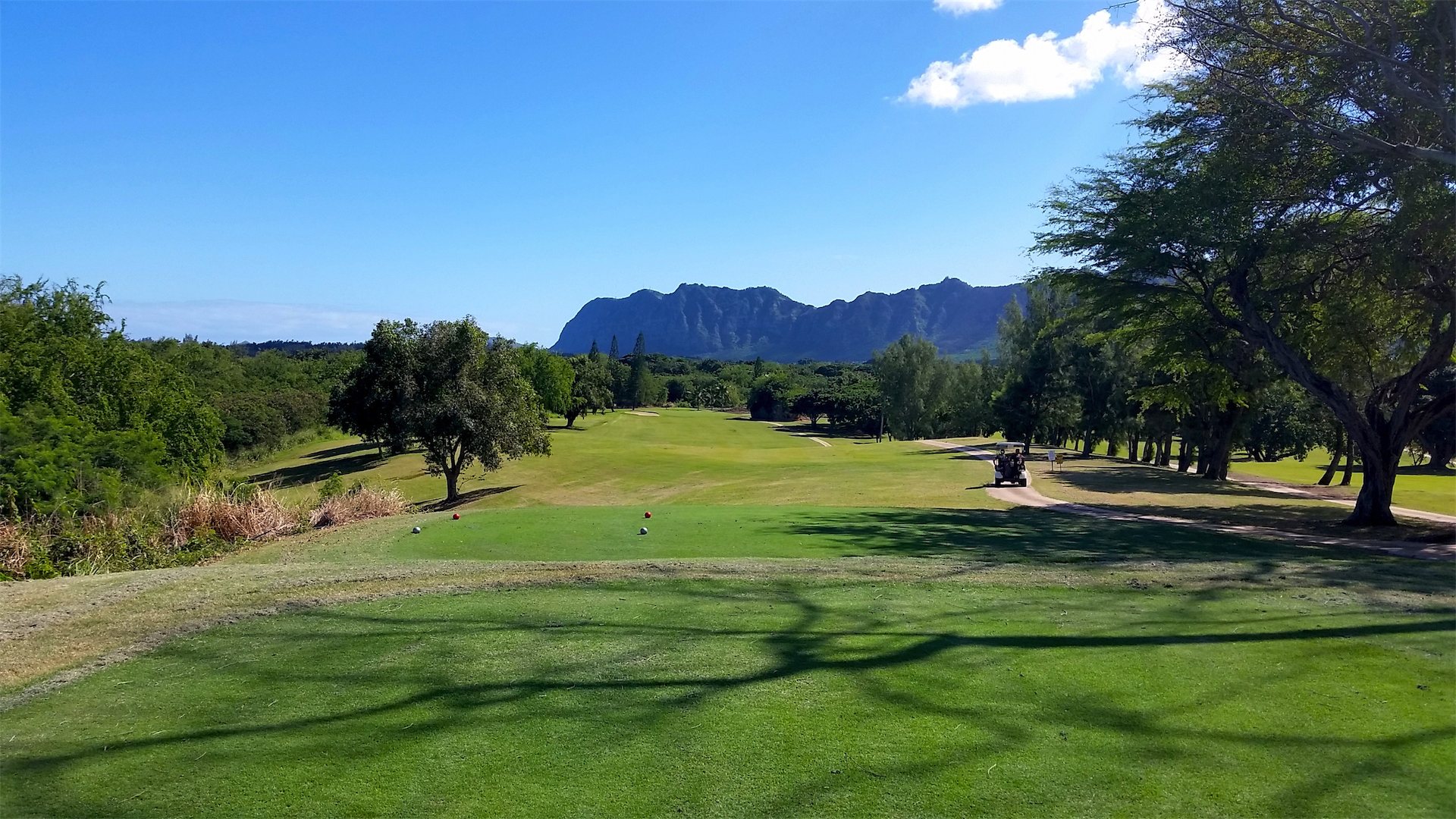 Wide shot of Koolaus from a golf course