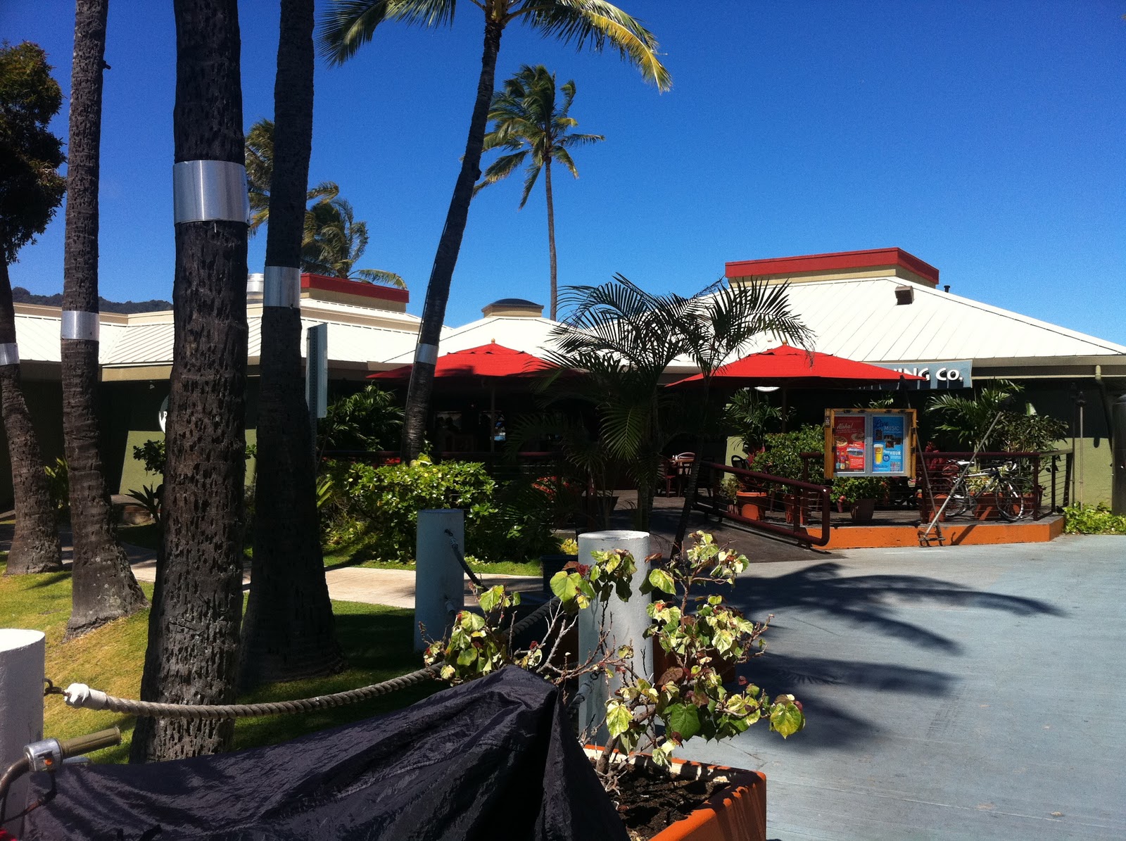 Front entrance of the Kona Brewing Company in Hawaii Kai