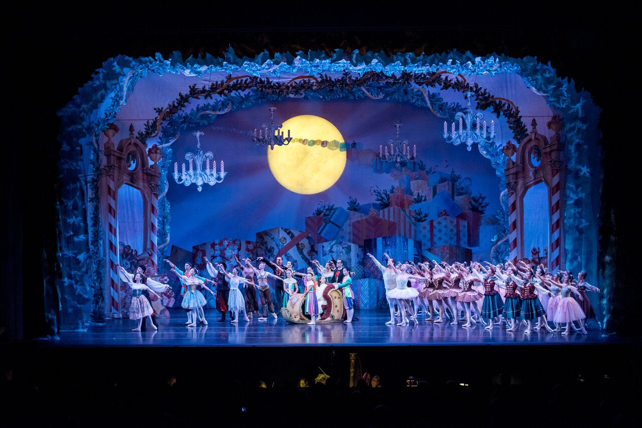 the cast of the nutcracker ballet on stage