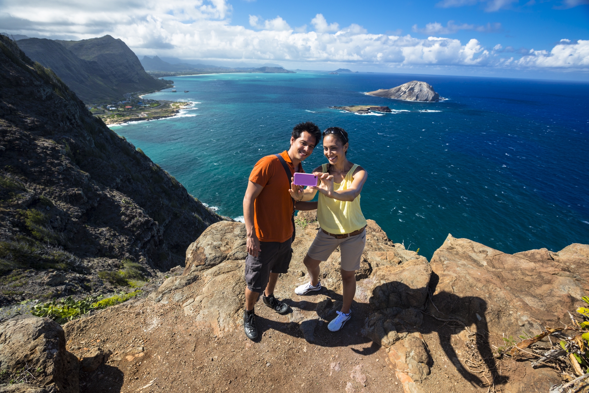 a couple taking a photo at the Makapuu Lighthouse trail