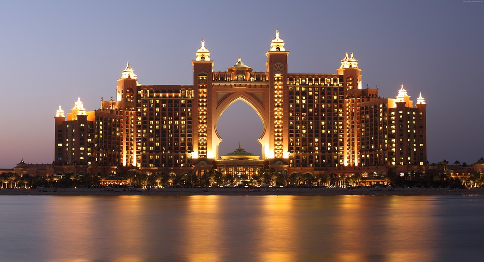 the palms resort in dubai at night