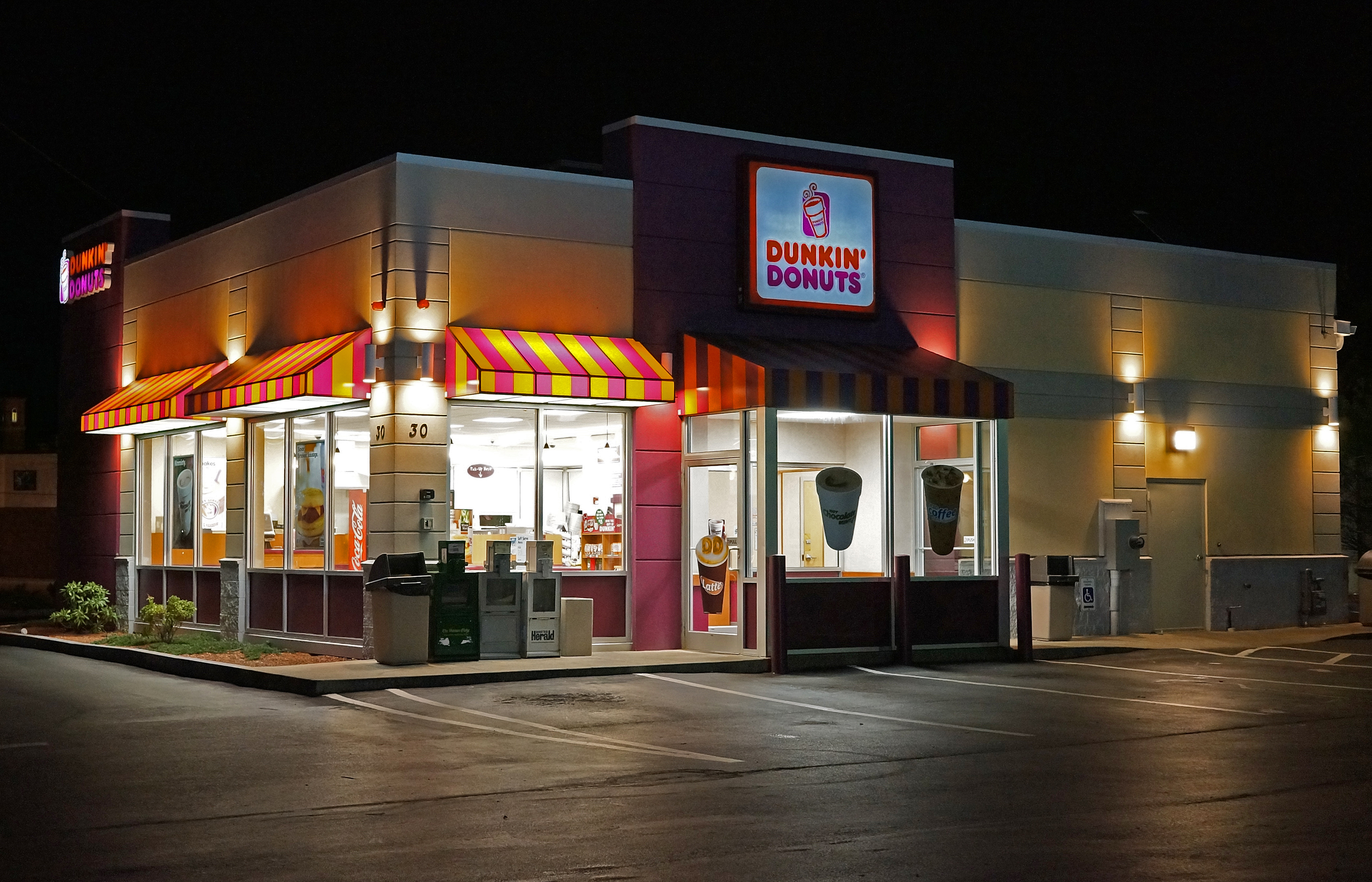 the exterior of a dunkin donuts