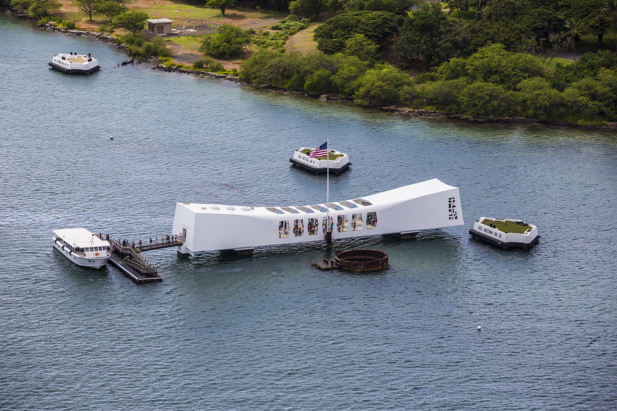 the u.s.s. arizona memorial on oahu