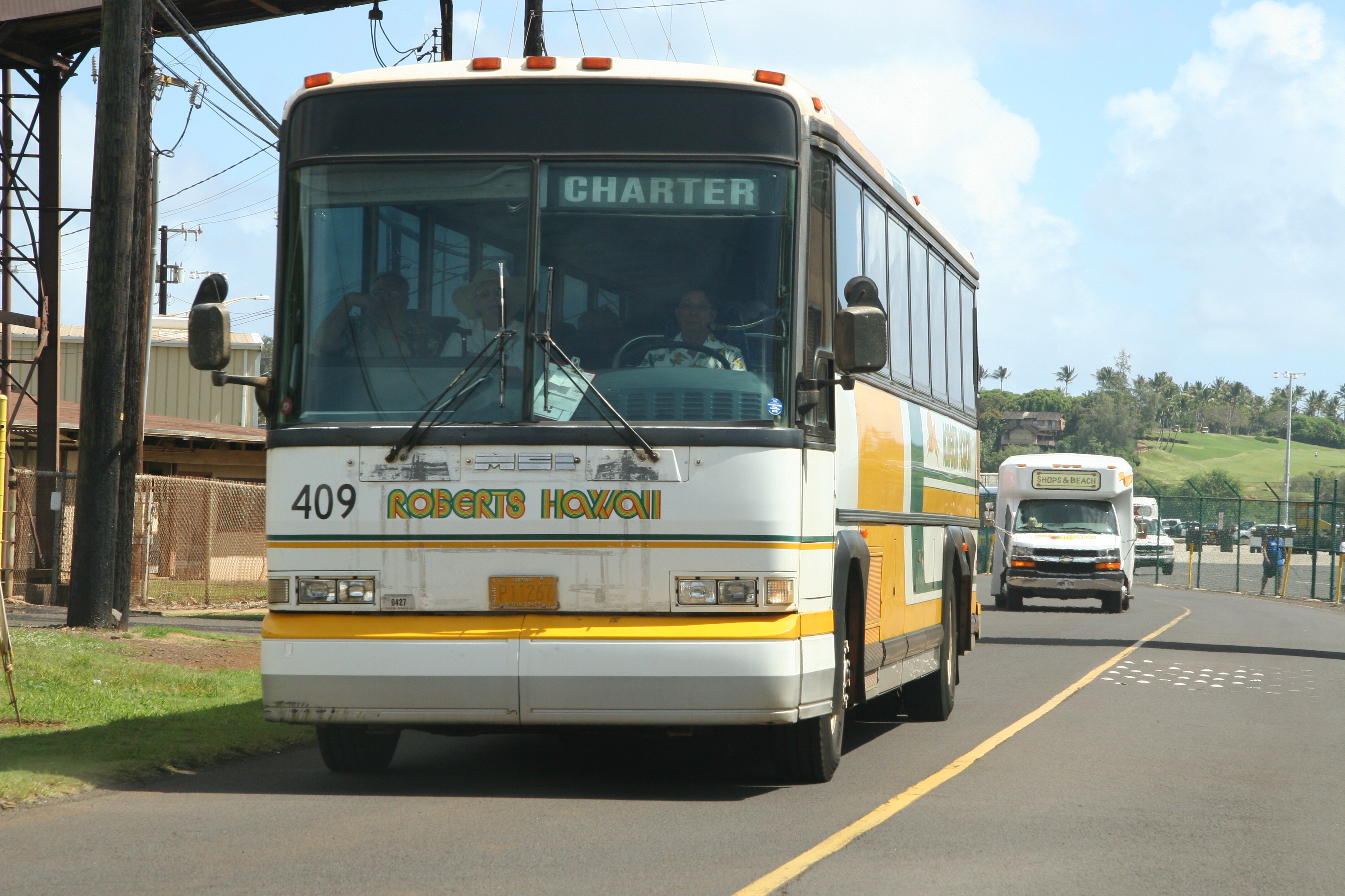 Robert Hawaii tour bus
