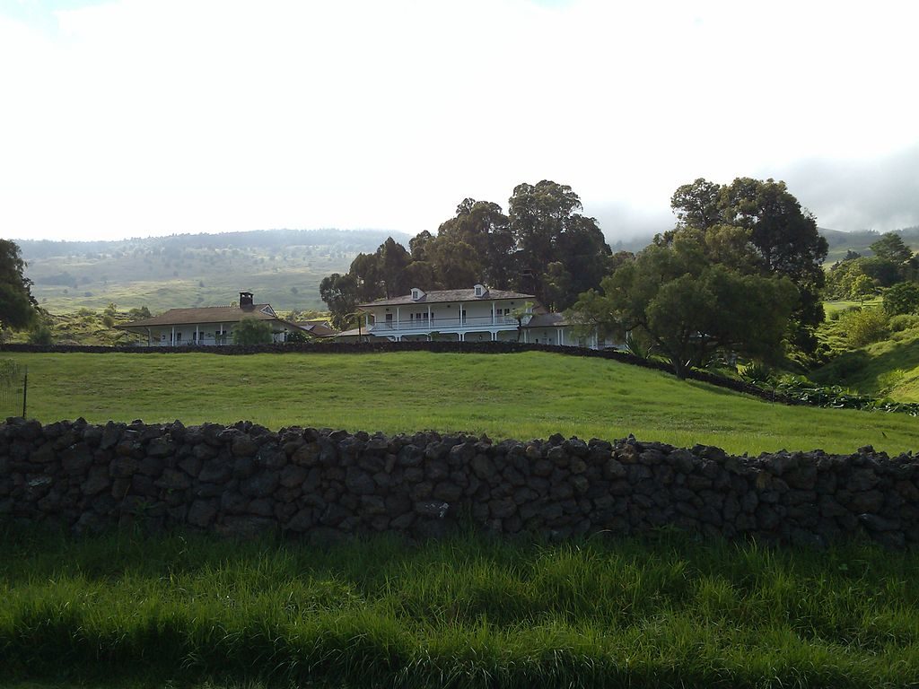 Oprah's house on Maui - celebrities that live in Hawaii