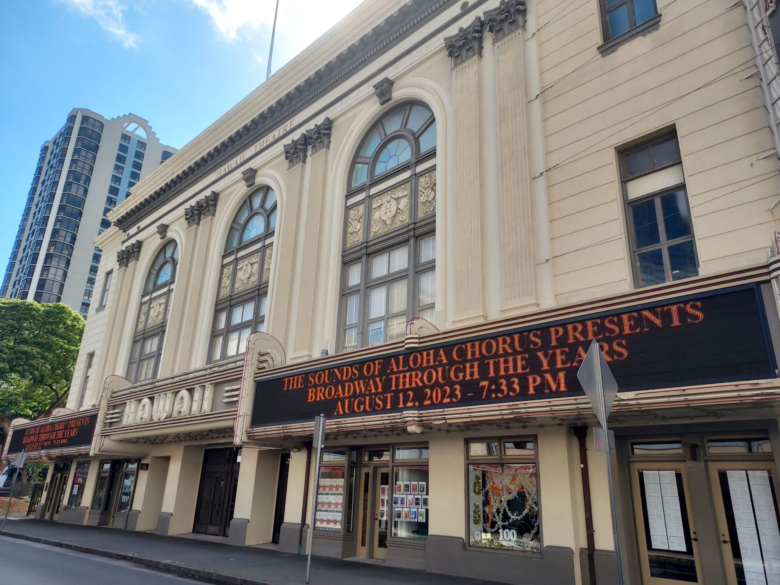 Hawaii Theatre marquis