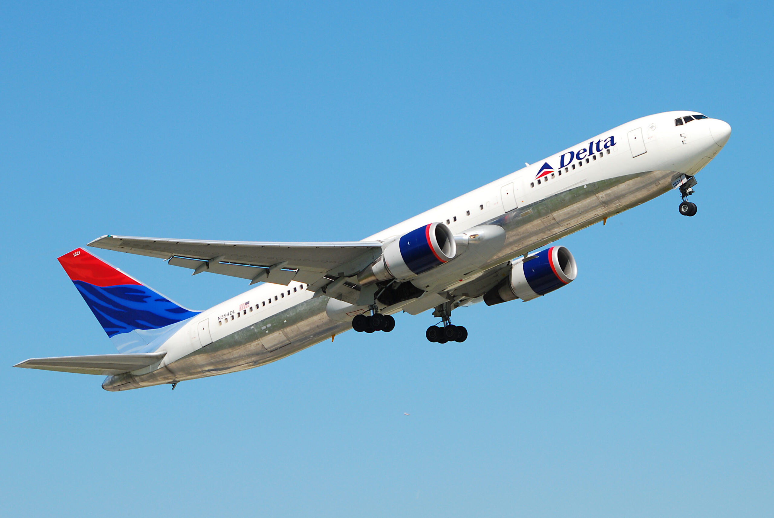 delta airlines plane
