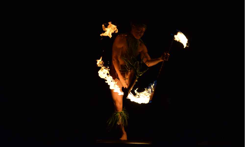 Maui luau fire knife dancing
