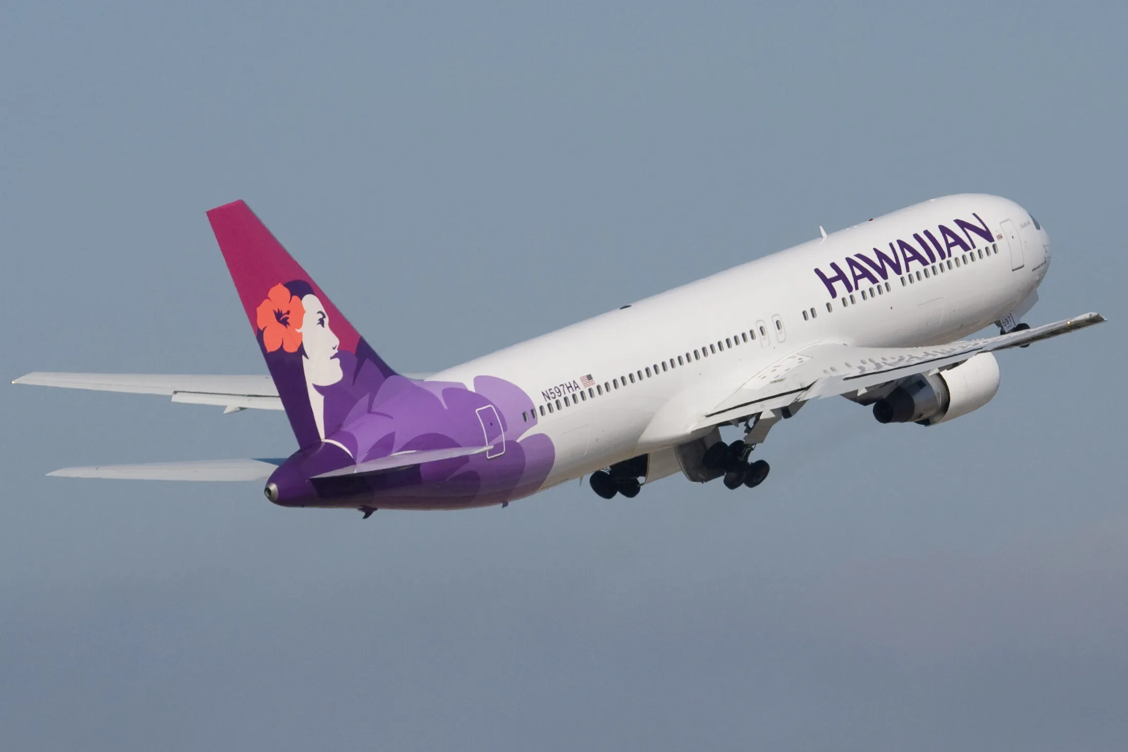 Hawaiian_Airlines_Boeing_767_N597HA_taking_off Hawaiian_Airlines_Boeing_767_N597HA_taking_off