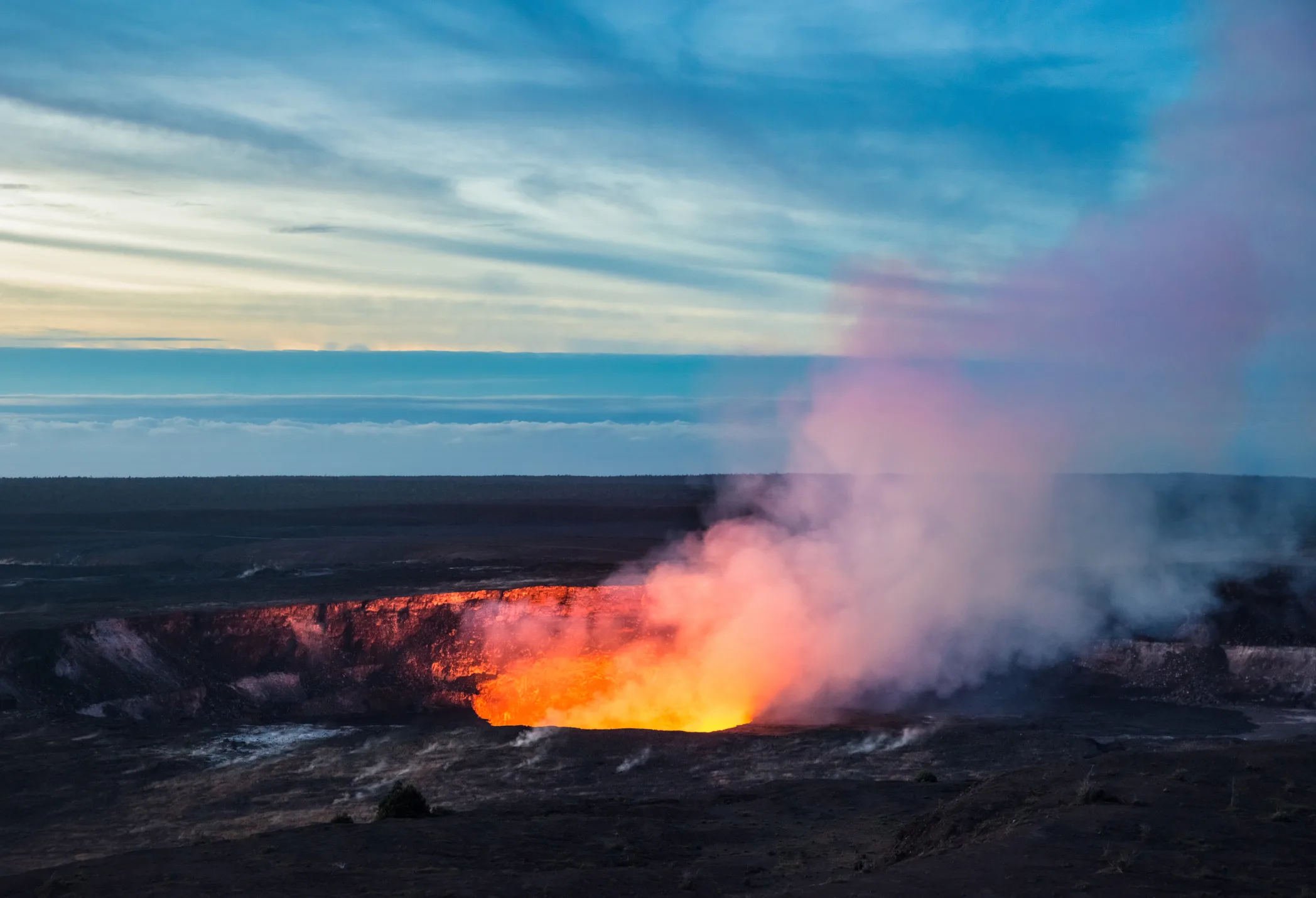 kileuea-crater Hawaii National Park ©
Phot by Alexander Demyanenko