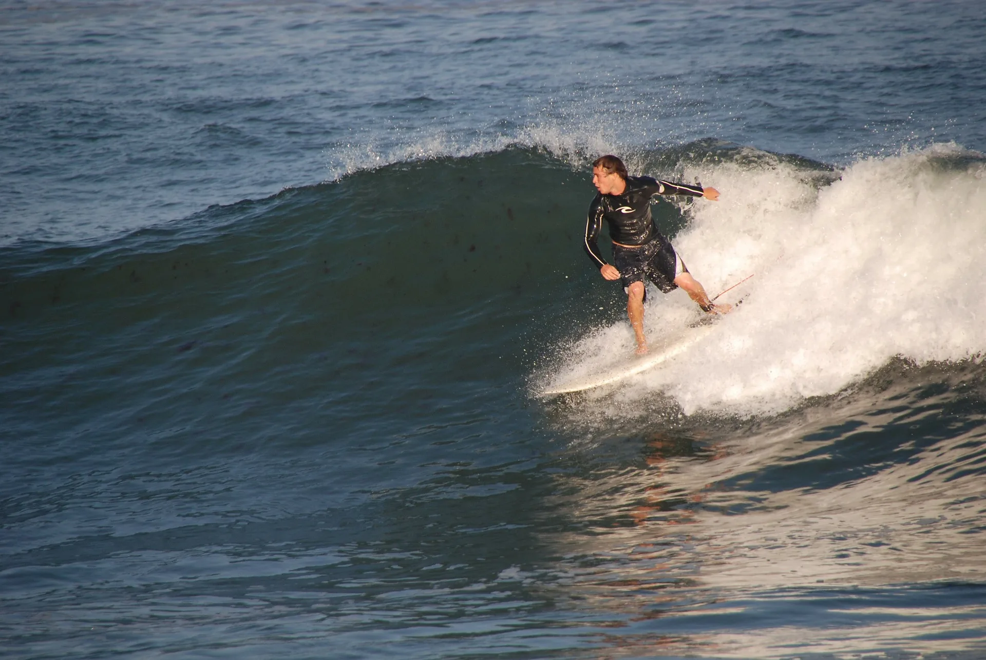 surfer-238086_1920